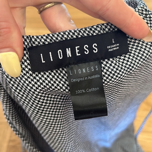 Lioness Backless Top - Picture 3 of 3